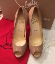 Christian Louboutin Nude Pumps